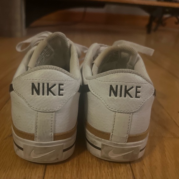 Nike tennis shoes | color: white | men’s size 8.5 - Picture 5 of 6